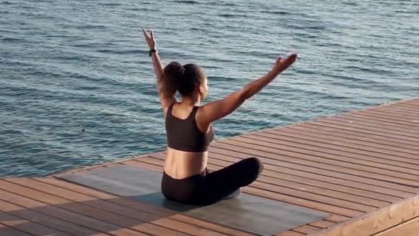 Resource Filling Concept Young Tranquil African American Woman Athlete Meditating — Wideo stockowe
