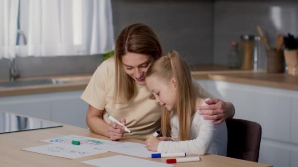 Kids Development Home Happy Loving Mother Drawing Pictures Her Little — Video