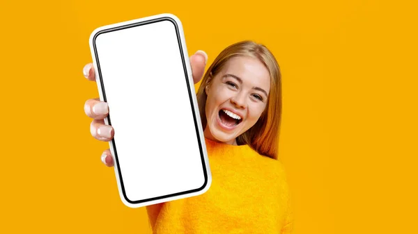 Laughing Young Blonde Woman Showing Mobile Phone Empty White Screen — Zdjęcie stockowe