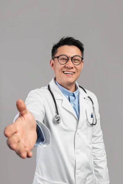 Smiling Mature Asian Man Doctor White Coat Glasses Stethoscope Give — Stockfoto
