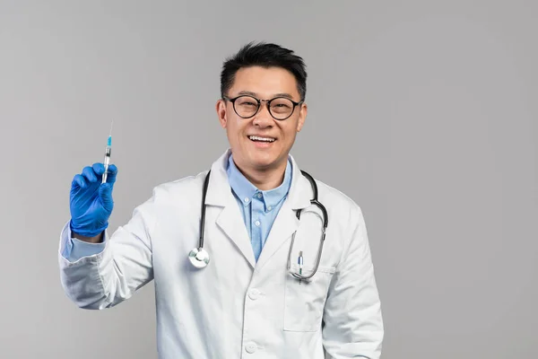 Happy Mature Japanese Man Doctor White Coat Glasses Protective Gloves — Φωτογραφία Αρχείου