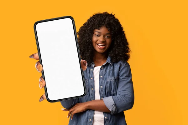 Happy Beautiful Black Woman Curly Hair Standing Yellow Studio Background — Foto Stock