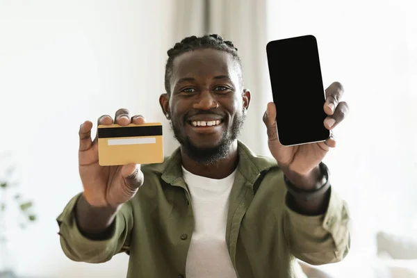 Mobile Shopping Appliation Happy Black Guy Holding Credit Card Hand —  Fotos de Stock