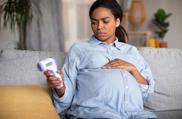 Pregnancy Illness Sick Pregnant Black Lady Having Fever Holding Contactless — Foto de Stock