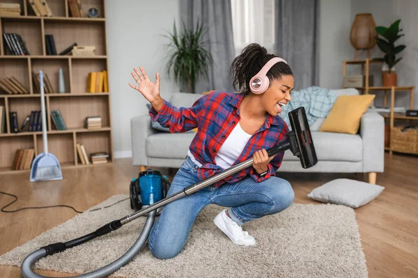 Glad Satisfied Millennial African American Housewife Headphones Vacuums Sings Song — Fotografia de Stock