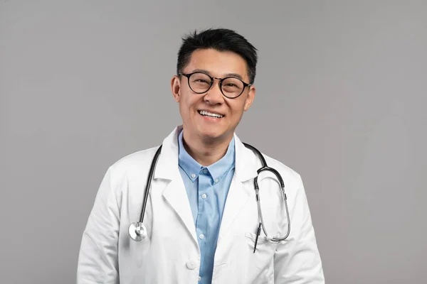 Happy Middle Aged Japanese Therapist White Coat Glasses Stethoscope Look — Fotografia de Stock