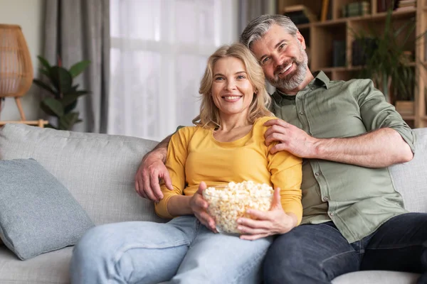 Portrait Happy Married Middle Aged Couple Watching Eating Popcorn Home — Fotografia de Stock