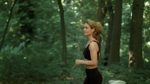 Active Cardio Training Side View Sporty Woman Athlete Running Woodland — Vídeo de Stock