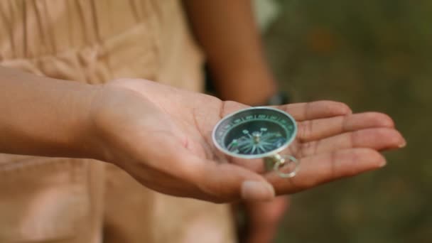 Finding Right Way Unrecognizable Black Woman Tourist Searching Route Compass — Stock videók