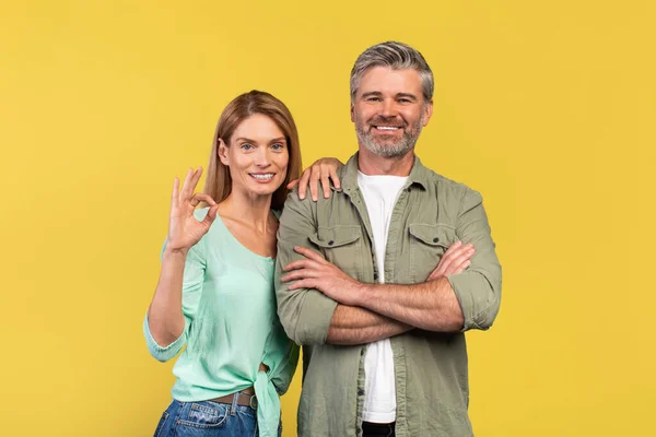 Portrait Happy European Mature Spouses Posing Woman Showing Okay Gesture — Stockfoto
