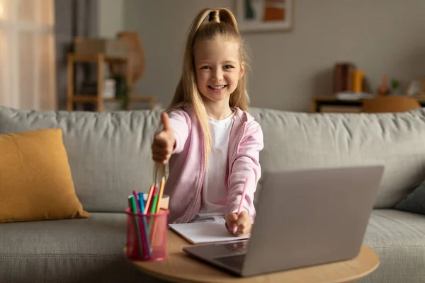 Learning Happy School Kid Girl Gesturing Thumbs Using Laptop Computer — 图库照片