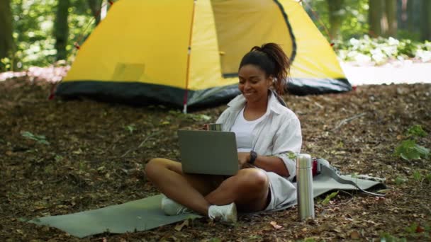 Comfortable Freelance Work Young Carefree African American Lady Working Laptop — Wideo stockowe