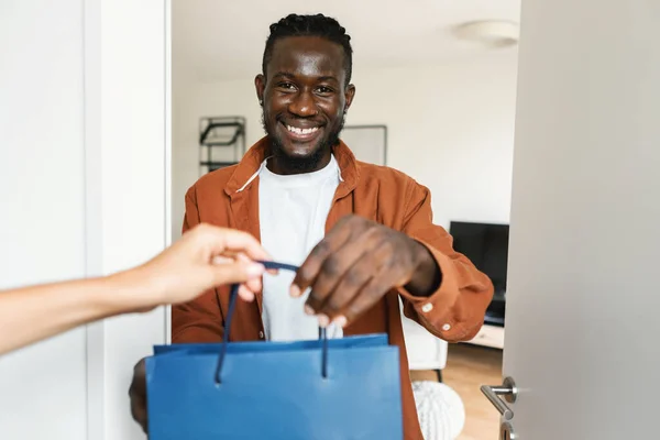 Shopping Delivery Service Happy African American Man Getting Shopper Bags — Foto Stock