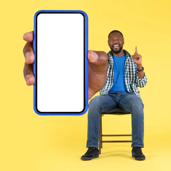Cheerful African American Male Showing Huge Cellphone Blank Screen Pointing — Foto de Stock