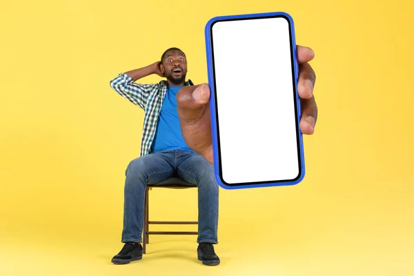 Excited Black Guy Showing Large Smartphone Blank Screen Advertising Mobile — Zdjęcie stockowe