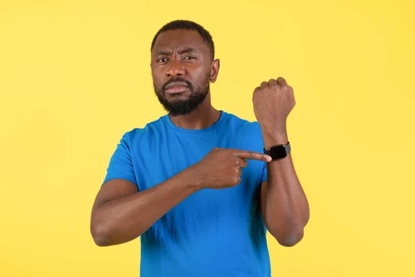 Deadline Discontented African American Man Showing Smartwatch Wrist Looking Camera — Stock Fotó