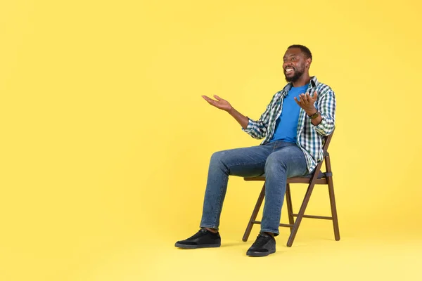 Cheerful Black Millennial Guy Talking Looking Aside Free Space Communicating —  Fotos de Stock