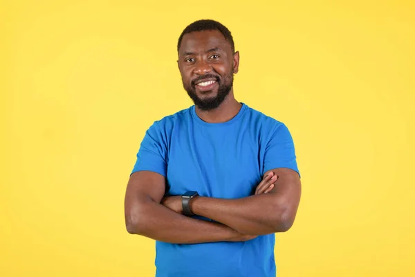 Happy African American Man Posing Smiling Camera Standing Yellow Background — Stock Fotó
