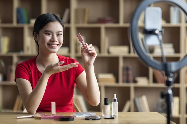 Cheerful Young Korean Female Blogger Shows Cosmetics Shooting Vlog Smartphone — Stockfoto