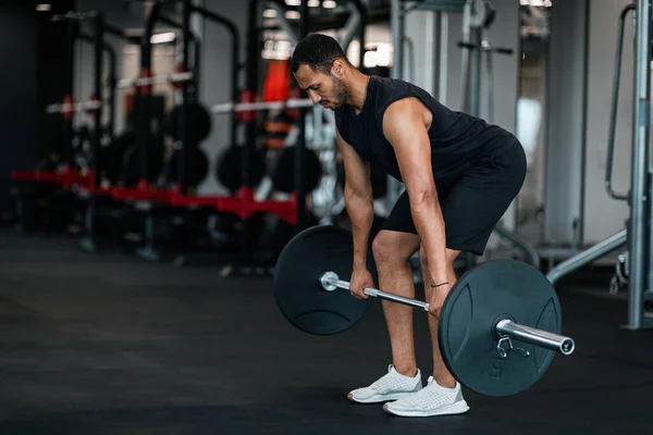 Sporty Black Man Lifting Heavy Barbell While Training Gym Muscular — Stockfoto