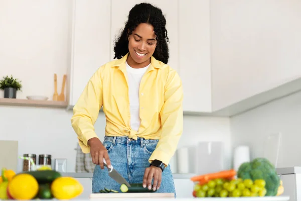 Dinner Preparation Happy Black Woman Cutting Cucumber Cooking Vegetable Salad — Foto Stock