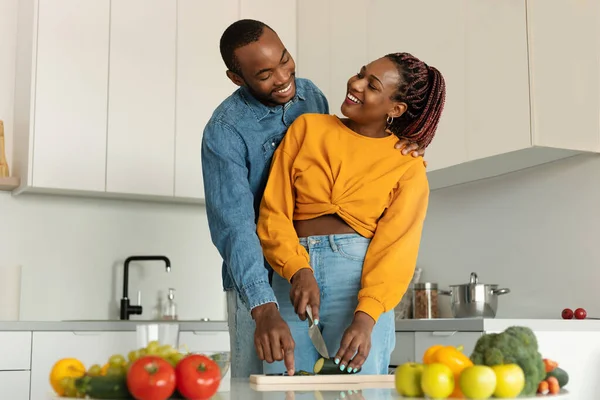 Happy Black Man Hugging His Wife Lady Preparing Salad Table — Fotografia de Stock