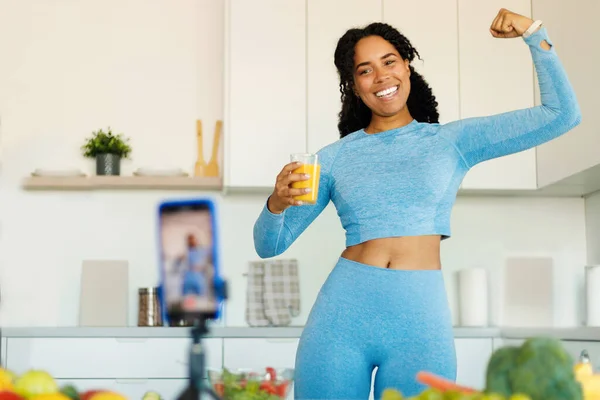 Fitness Blog Black Slim Lady Capturing Video Content Demonstrating Her — Stock Photo, Image