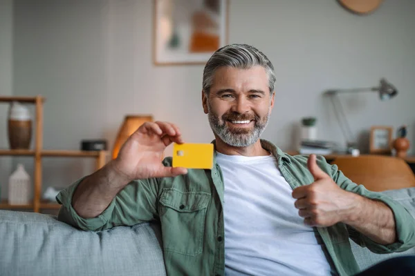 Satisfied Retired European Man Beard Shows Credit Card Shopping Online — Stok fotoğraf