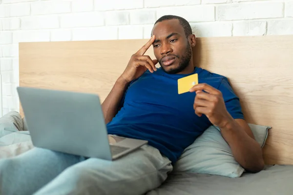 Online Shopping Problems Displeased African American Man Using Laptop Credit —  Fotos de Stock