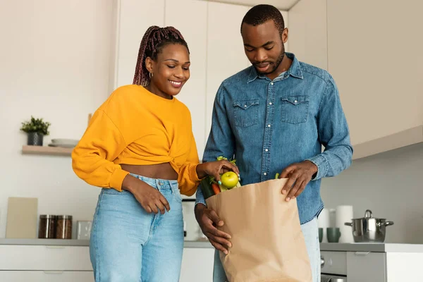 Young Black Couple Unpacking Fresh Products Market Kitchen Wife Husband — Fotografia de Stock