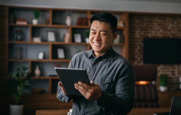 Smiling Successful Mature Korean Man Typing Tablet Chatting Client Analyze — Foto de Stock