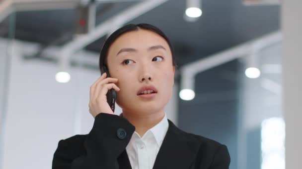 Mobile Communication Close Portrait Serious Young Asian Woman Manager Talking — Vídeos de Stock