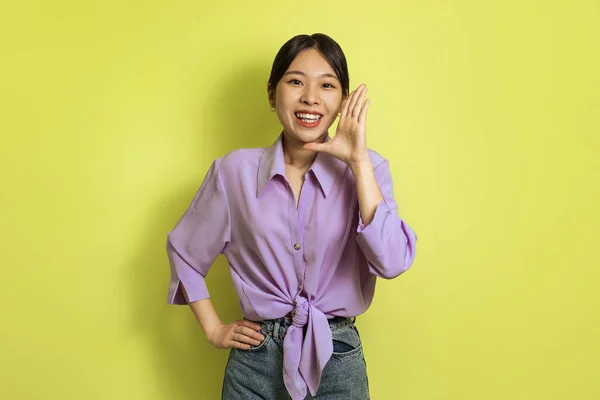 Hey Happy Asian Woman Shouting Holding Hand Mouth Smiling Camera — Stock Fotó