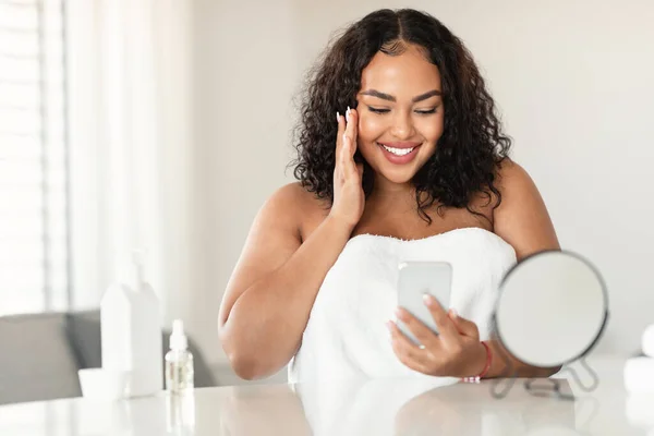 Attractive Black Bodypositive Woman White Towel Sitting Bedroom Touching Her — Foto de Stock