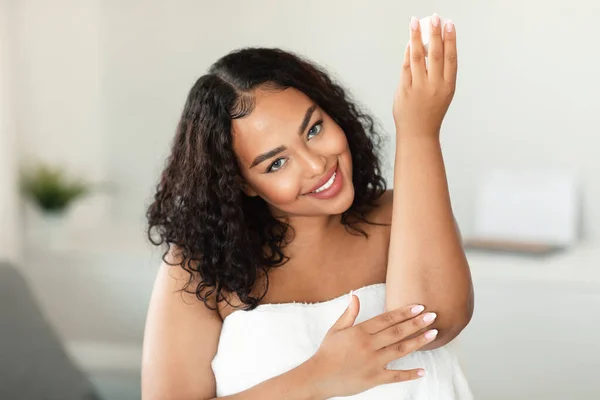 Young Black Bodypositive Woman Towel Applying Soothing Cream Elbow Moisturizing — Stockfoto