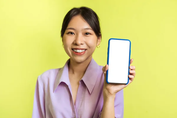 Cheerful Korean Lady Holding Cellphone Blank Screen Advertising New Application — Fotografia de Stock