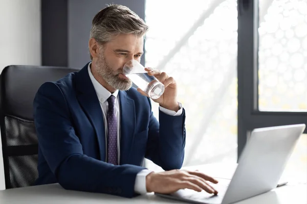 Middle Aged Businessman Drinking Water Glass While Working Laptop Office — ストック写真