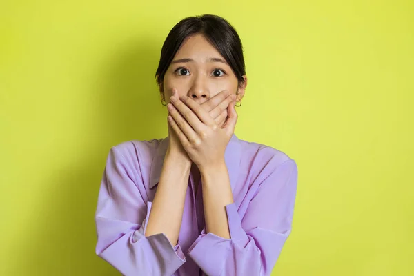 Portrait Shocked Japanese Female Covering Mouth Hands Looking Camera Shock — Foto Stock