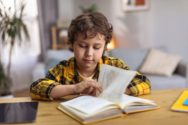 Domestic Learning Process Cute Little Boy Study Read Reading Book — Foto de Stock