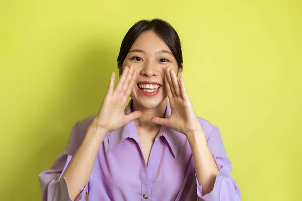 Cheerful Asian Lady Calling You Shouting Holding Hands Mouth Smiling — Stock Fotó