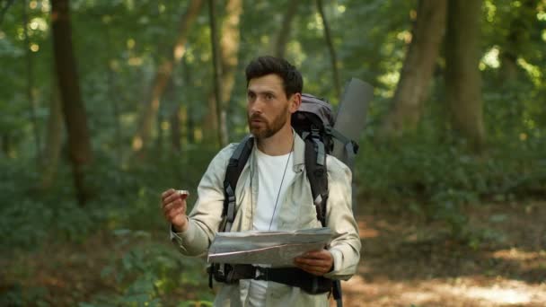 Man Explorer Searching Direction Compass Paper Map Hiking Summer Forest — Vídeo de stock