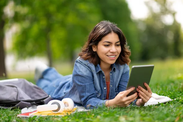 Beautiful Young Arab Woman Relaxing Digital Tablet Lawn Park Smiling — Fotografia de Stock