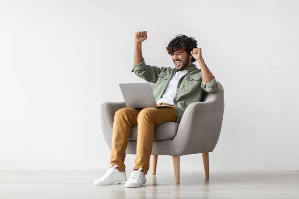 Happy Young Indian Man Gabmling Online Raising Hands Celebrating Victory — Foto Stock