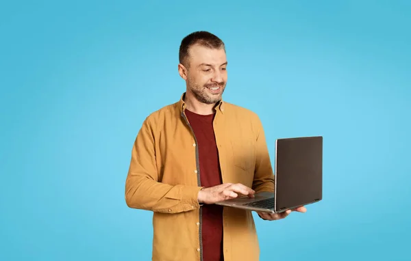 Successful Freelancer Male Using Laptop Computer Working Online Posing Blue — Fotografia de Stock