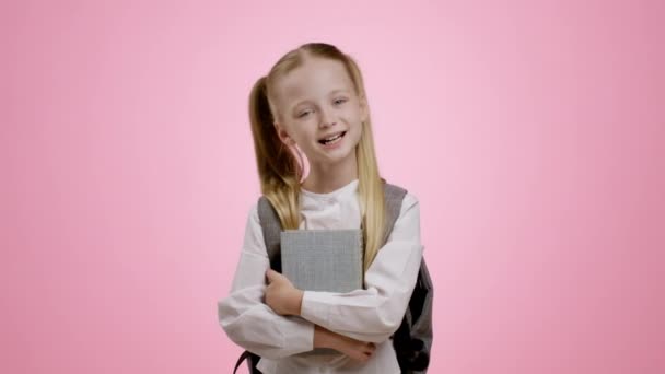 Back School Adorable Little Girl Pupil Backpack Carrying Books Smiling — Vídeo de Stock