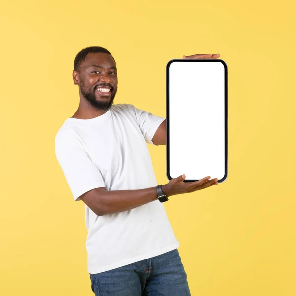 Cheerful African American Guy Holding Cellphone Large Blank Screen Camera — 图库照片