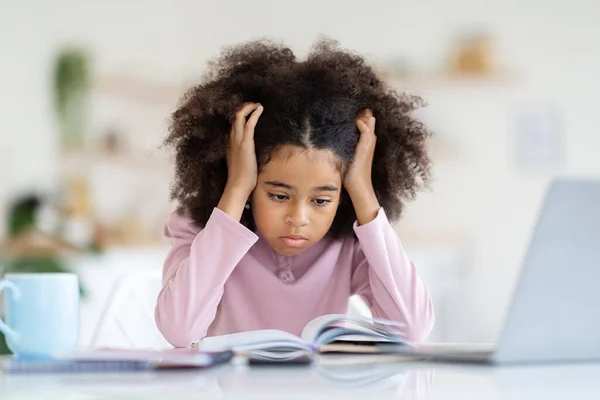 Stressed Black School Girl Sitting Table Front Laptop Looking Notepad — Zdjęcie stockowe