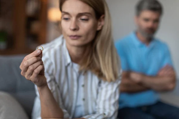 Unhappy Sad Adult Caucasian Wife Holding Ring Ignoring Disappointed Man — Stockfoto