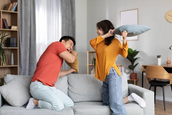 Crazy Asian Middle Aged Man Young Woman Homewear Standing Couch — Stockfoto