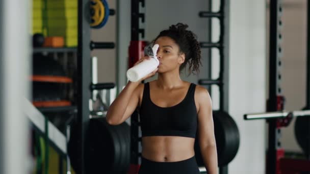 Sports Water Balance Young Pretty African American Woman Athlete Drinking — Stock videók